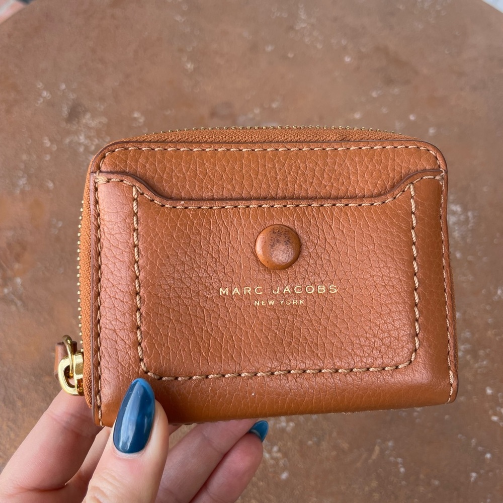 MARC JACOBS M0014215 tan WOMEN'S MINI EMPIRE CITY COMPACT LEATHER WALLET - Picture 1 of 5